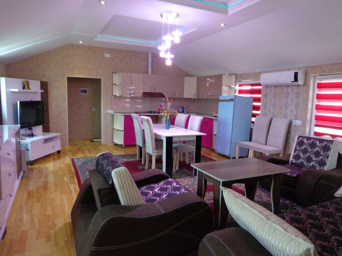 Bed and Breakfast Tubram S Ailəvi Qonaq Evi Шекі Екстер'єр фото